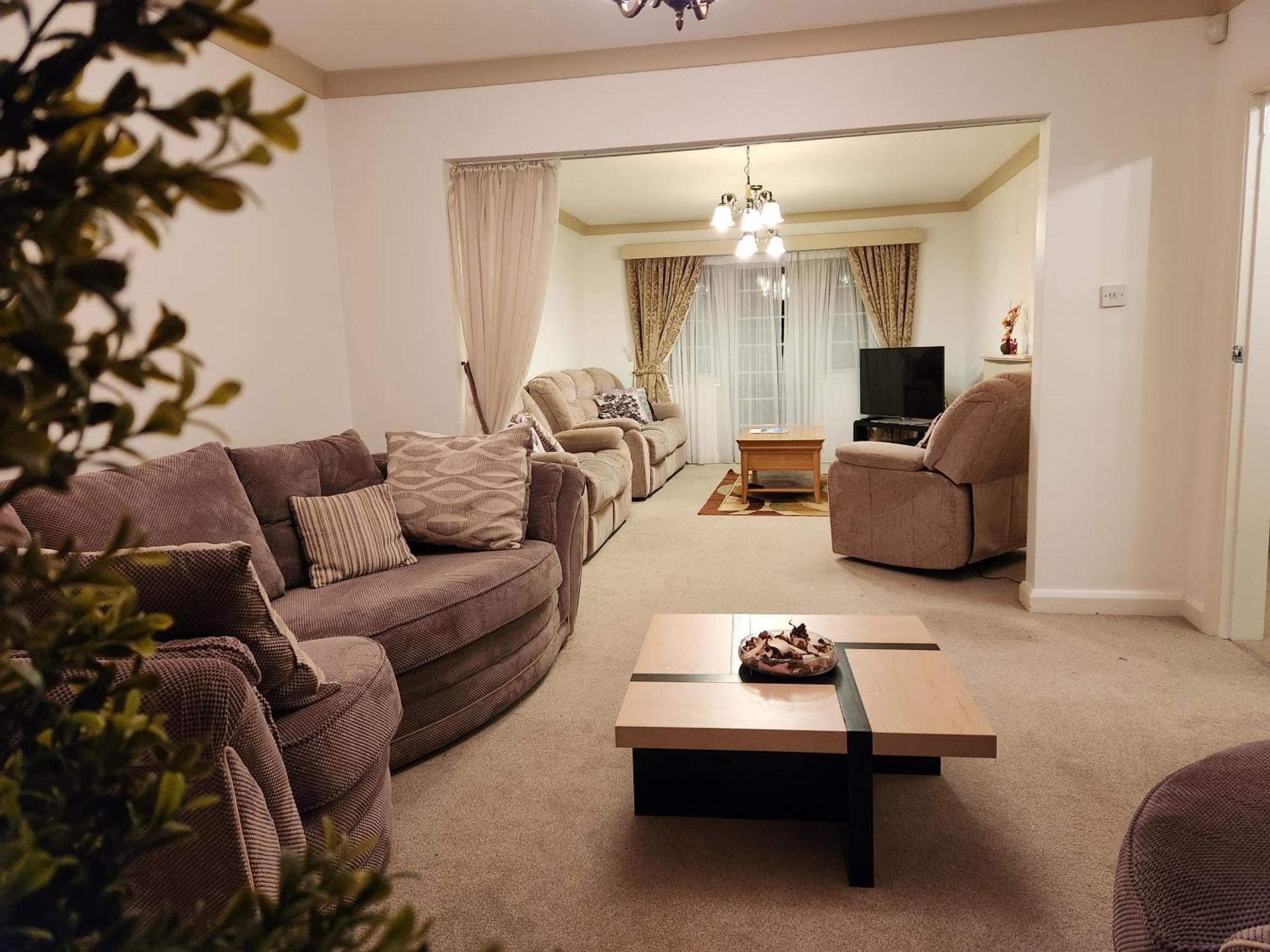 Elmdon House With 4 Spacious Bedrooms To Choose Birmingham Kültér fotó