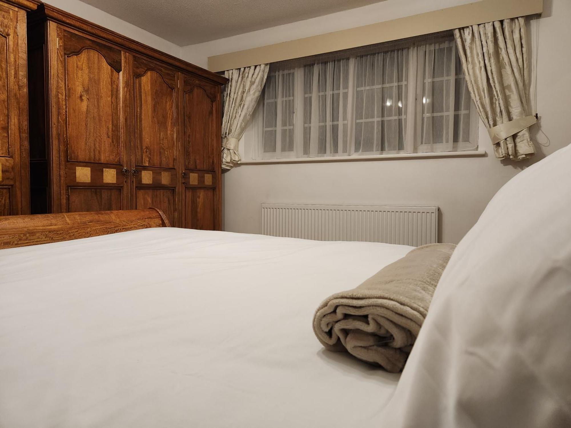 Elmdon House With 4 Spacious Bedrooms To Choose Birmingham Kültér fotó