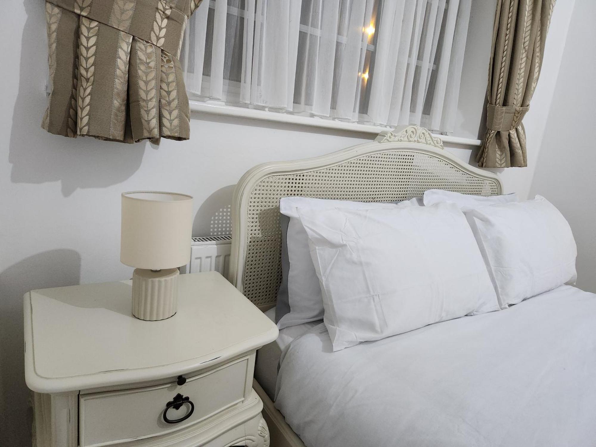 Elmdon House With 4 Spacious Bedrooms To Choose Birmingham Kültér fotó