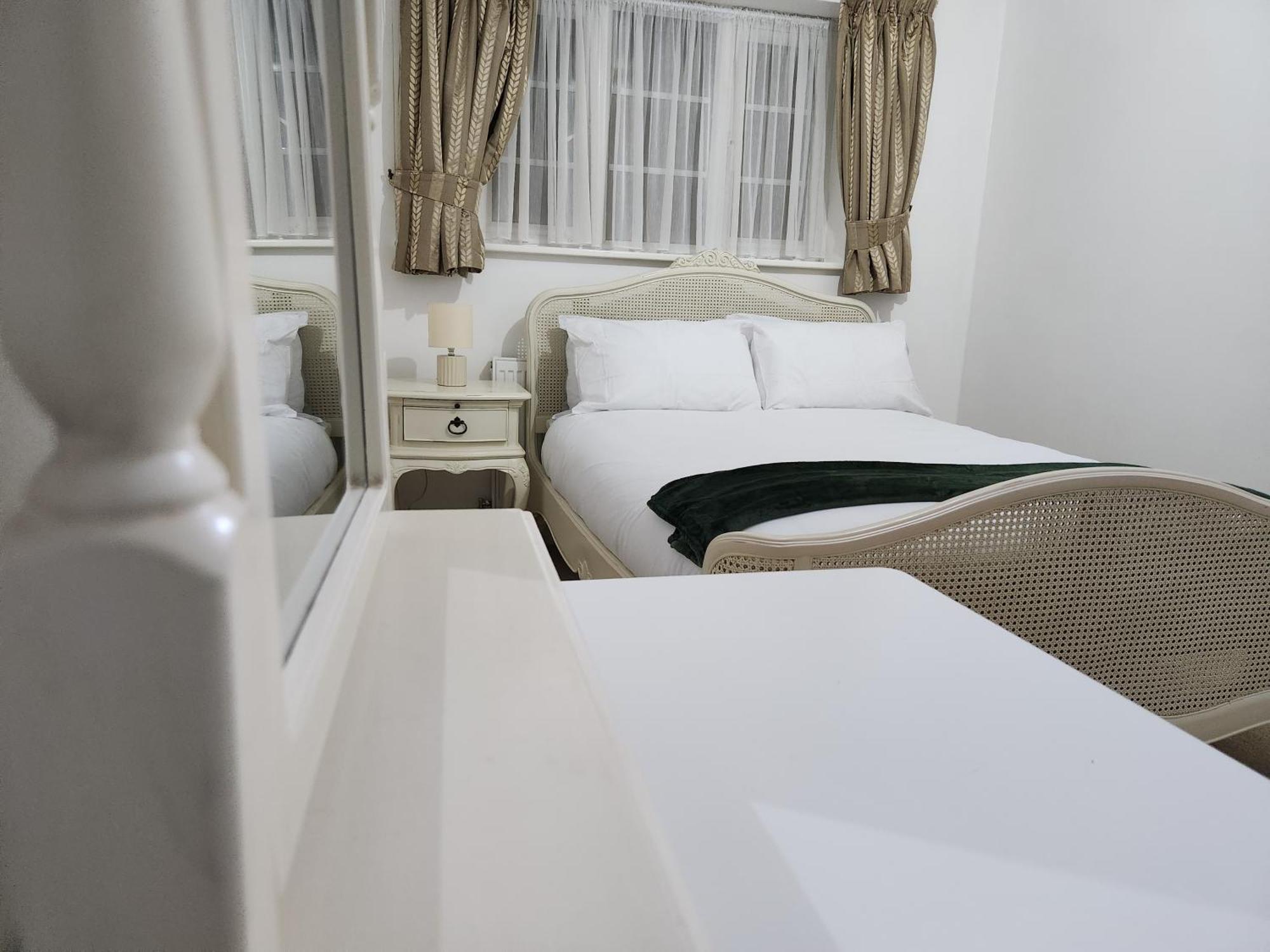 Elmdon House With 4 Spacious Bedrooms To Choose Birmingham Kültér fotó