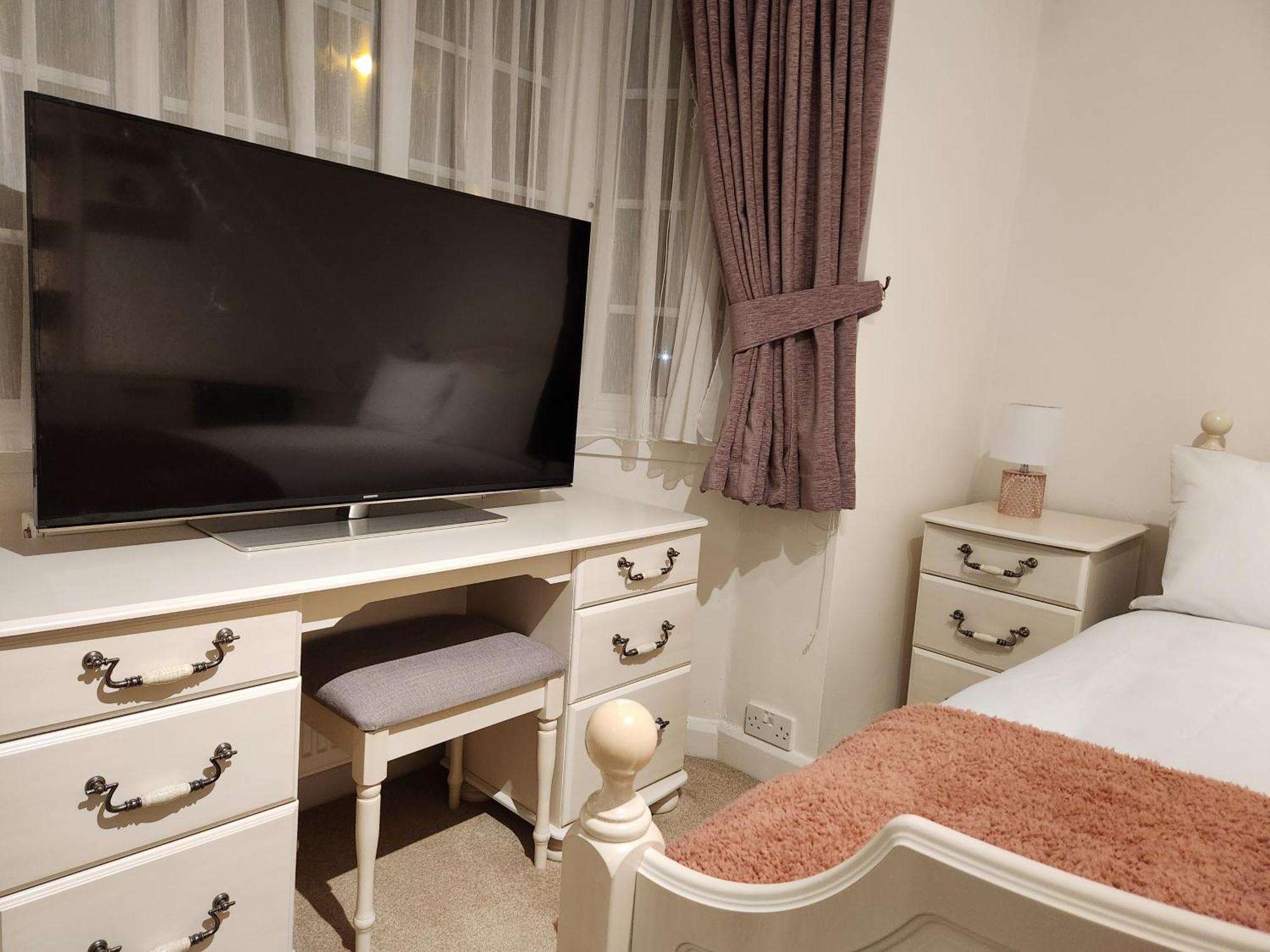Elmdon House With 4 Spacious Bedrooms To Choose Birmingham Kültér fotó
